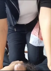 记录生活，餐厅包厢里让良家同事给我口交。有点害羞